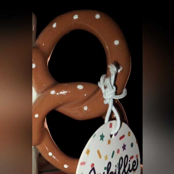 Hand Painted Pretzel Handle Ceramic Mug NWT - Picture 4 of 8